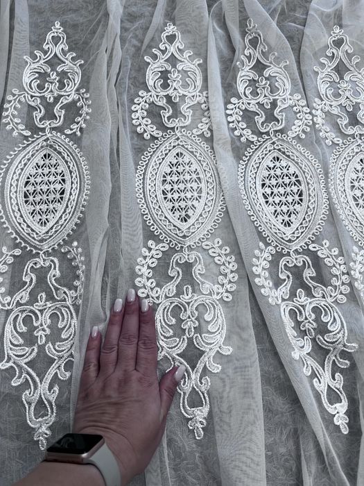 Тюль королівська корона золото 3Д на бархаті вишита льон бамбук