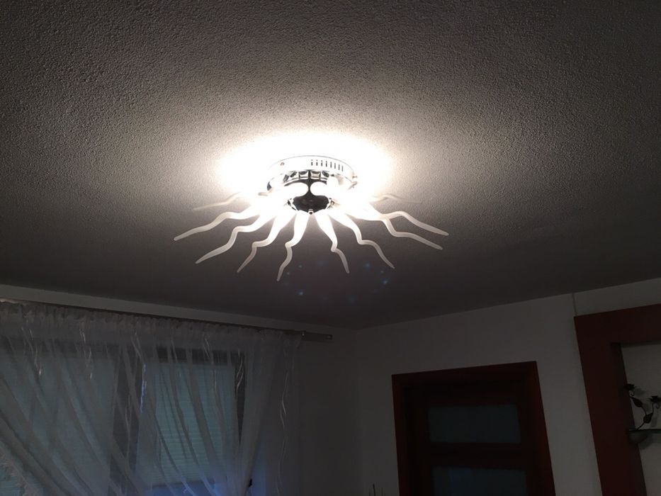 Lampa sufitowa białe klosze