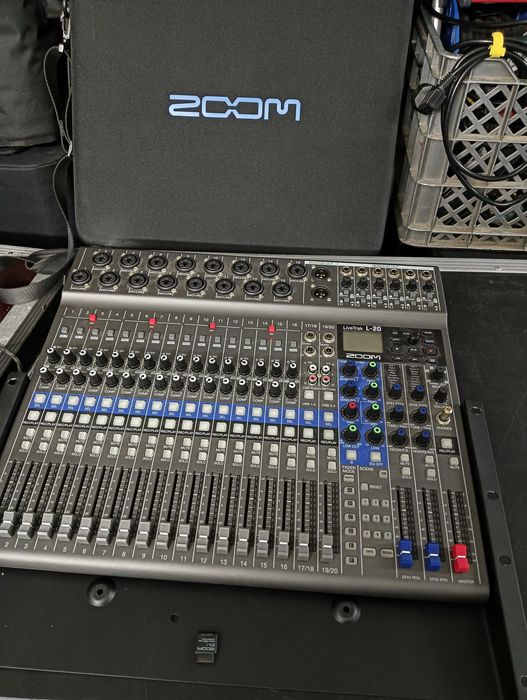 Zoom LiveTrak L-20