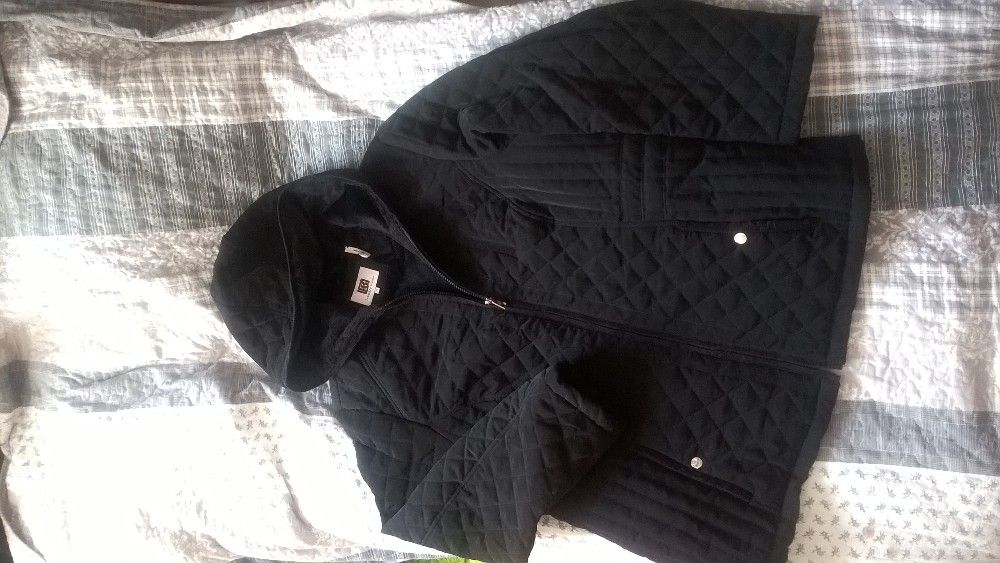 elegancka pikowana kurtka z kapturem