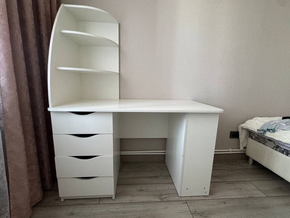 Стол б/у в идеальное состоянии Шостка с ящиками
