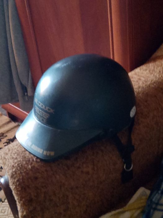 Продам немецкий мото шлем.