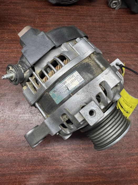 Генератори Toyota Avensis Corolla RAV4 Land Cruiser Camry Оригінал