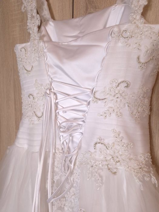 • Suknia ślubna jak nowa! Hiszpański styl + koło • piękna koronka M