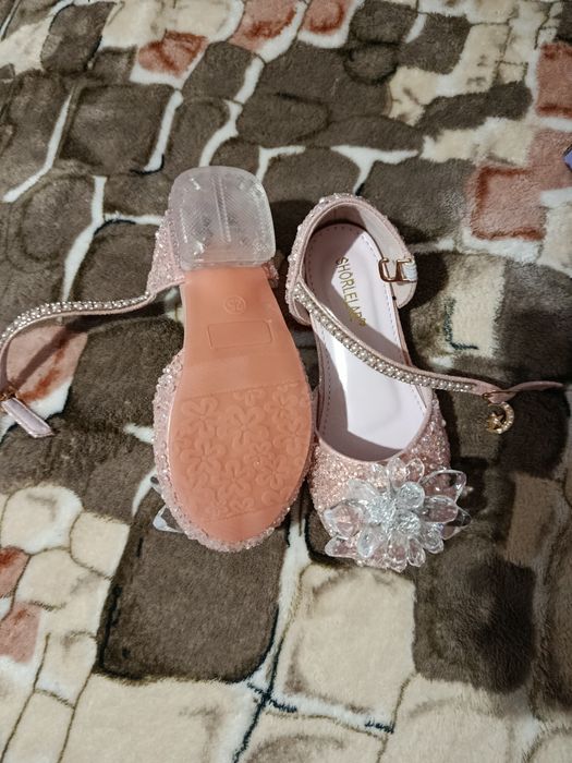 Продаю дитяче взуття