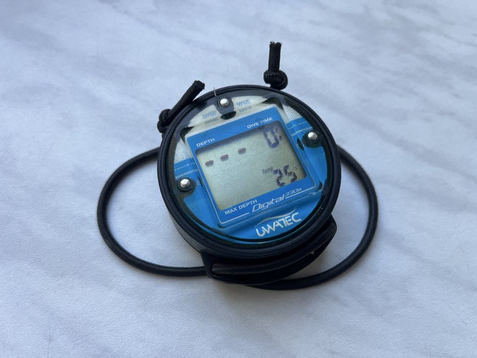 Uwatec digital 330m głębokościomierz nurkowy