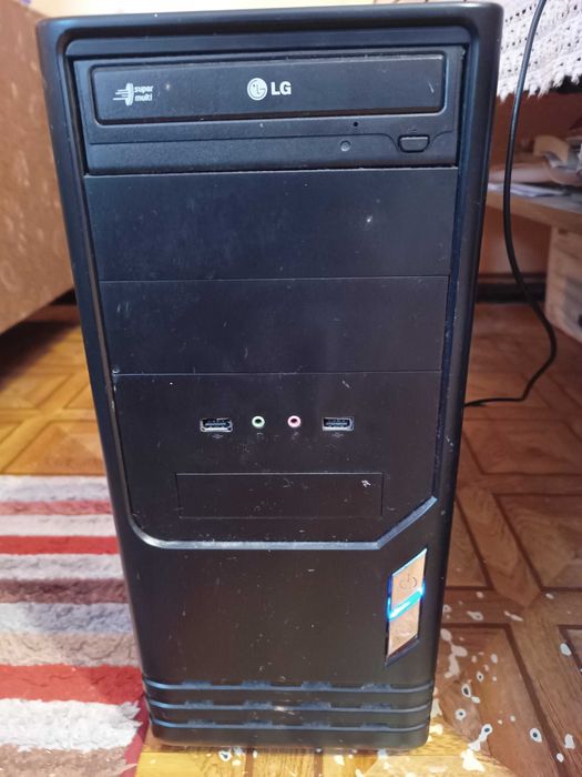 Komputer z monitorem 22 cale