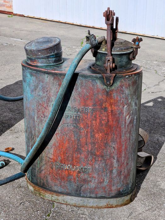 2 Pulverizadores em cobre antigo