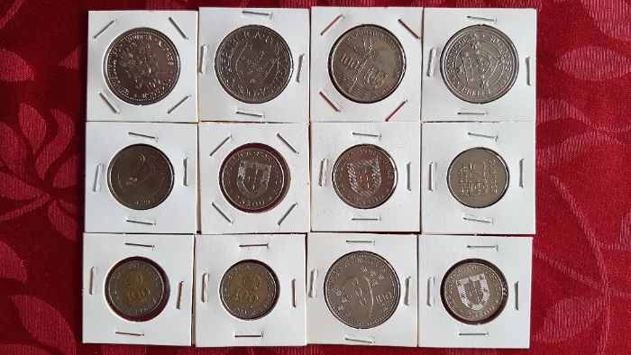 12 Moedas Escudos de 25 e 100 -Comemorativas - mais 50 de 5 escudos