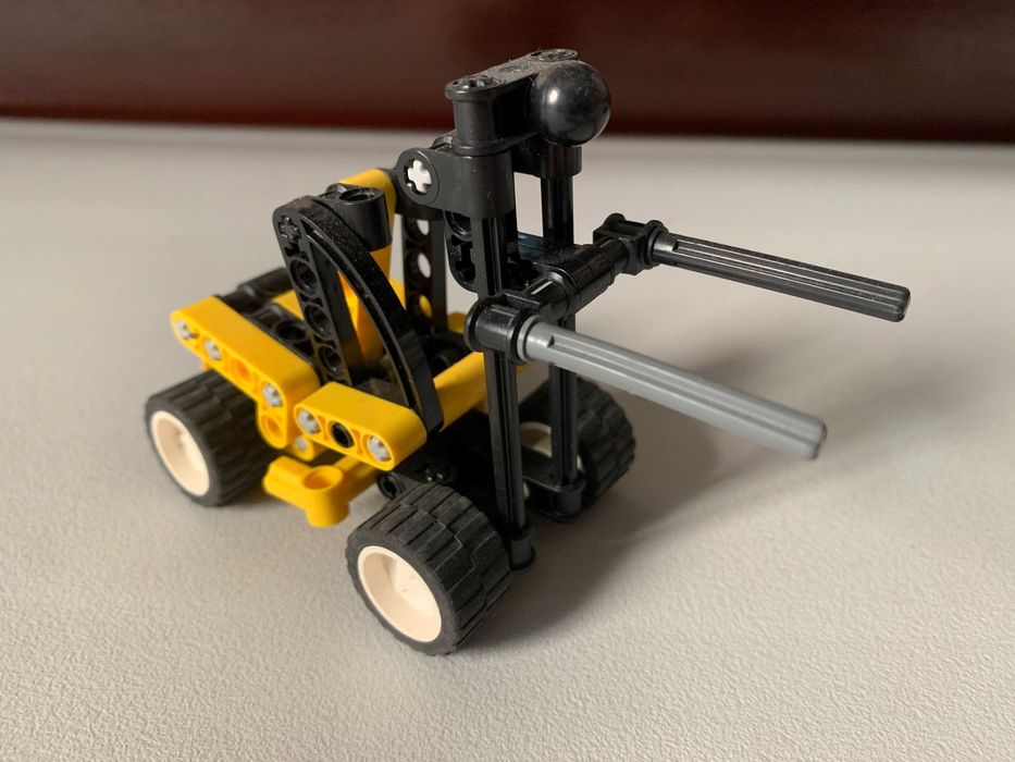 LEGO 8441: Forklift / Empilhadora + manual