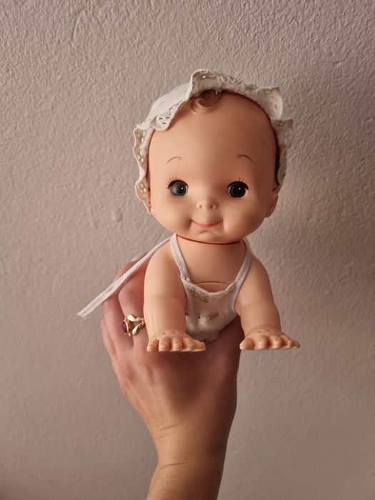 Raczkująca lalka vintage