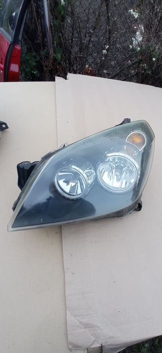 Lampa lewa przednia Opel Astra H
