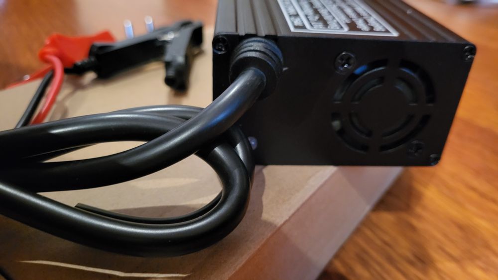 20 A зарядний пристрій LiFePO4 12V