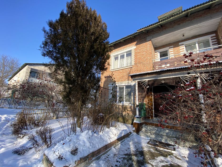 Продам двоповерховий будинок