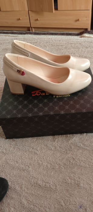 Туфлі лакові 39 розмір