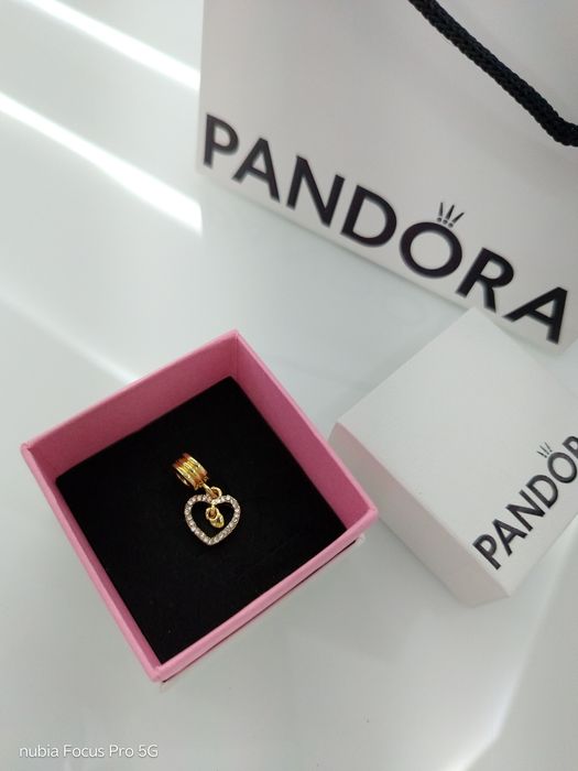Pandora charms serce