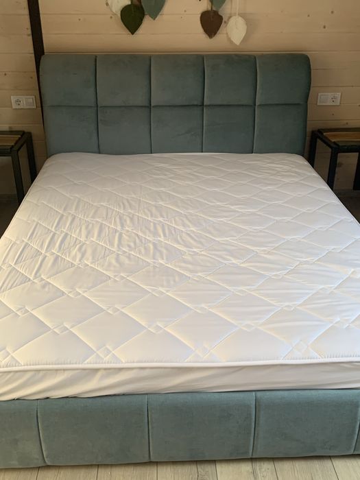 Продається двохспальне ліжко