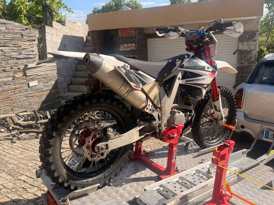 Mota AJP  250 PR5 Extreme