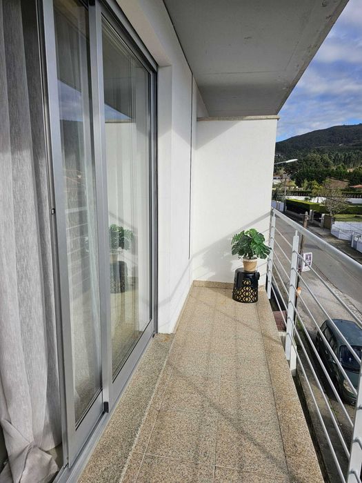 Apartamento T1 arrendar em Valença