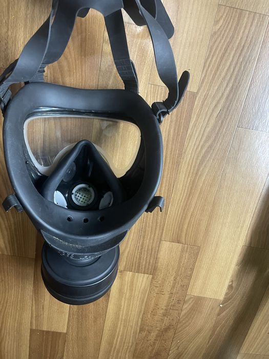 Протигаз з фільтром. Новий