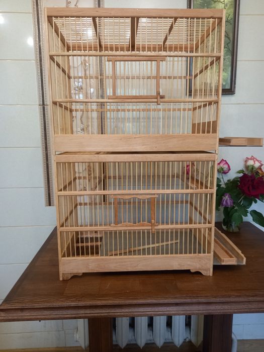 Деревянные клетки для  птиц