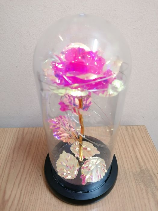 Wieczna róża w kopule. Lampka led.
