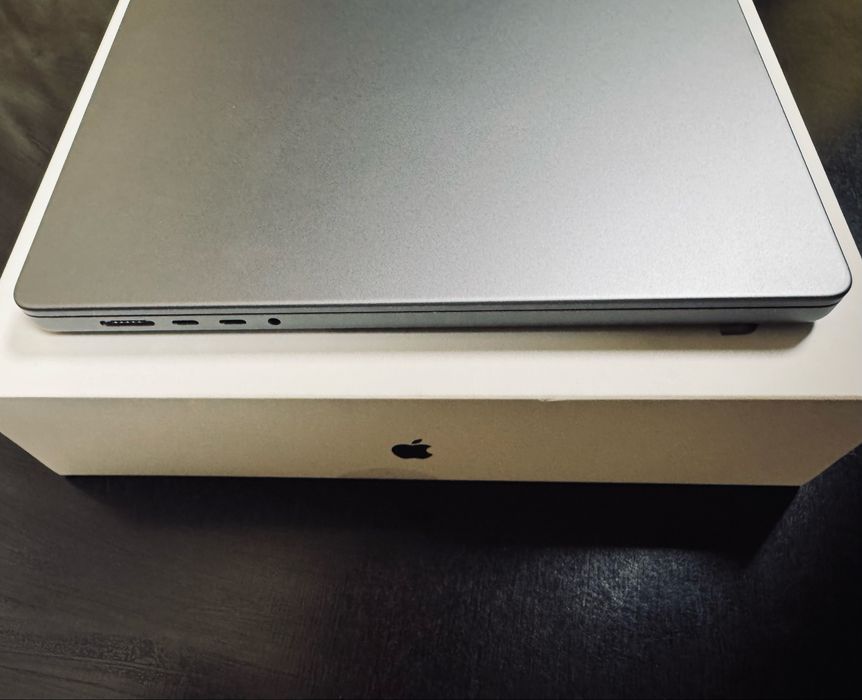 Офіційний Macbook Pro 16 32 gb на гарантії