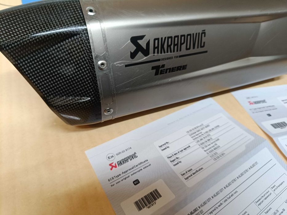 PONTEIRA AKRAPOVIC YAMAHA TENERE 700 - com um dano
