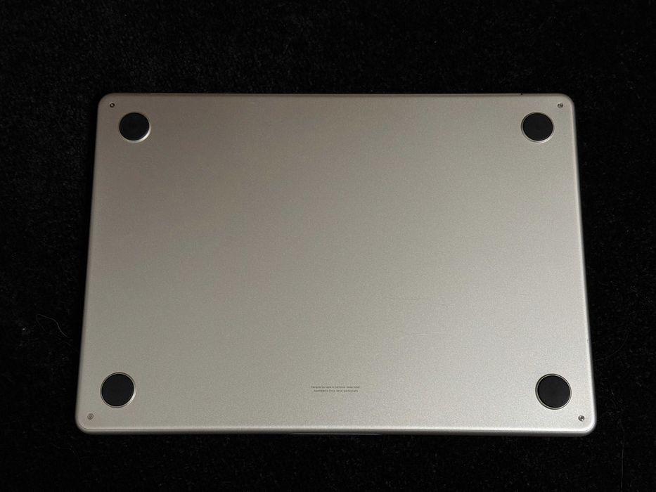 MacBook Air M2 24GB RAM 2TB SSD z 2022 roku