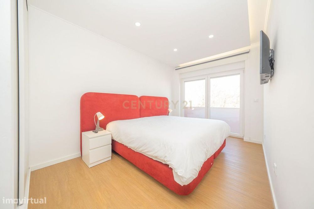 Apartamento T4, Totalmente Remodelado, c/ Terraço, em Setúball — São Sebastião, Setúbal