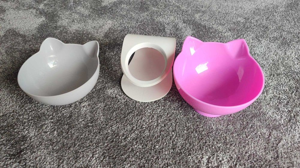 Conjunto de comedouro e bebedouro com design divertido; cabeça de gato