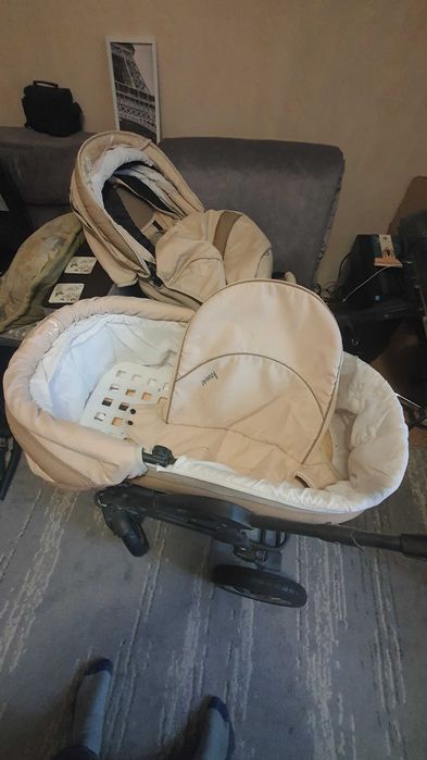 Детскую коляску HILUX два в одном в отличном состоянии.