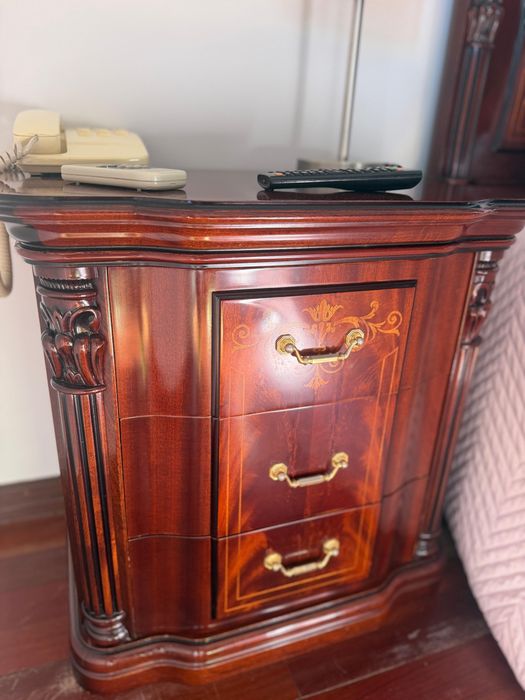 Quarto de Casal Completo em Madeira Nobre