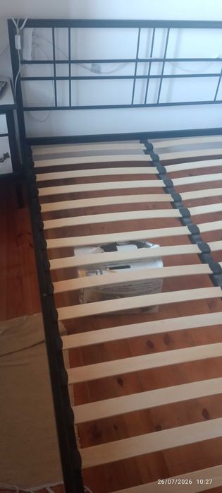 Cama de casal em ferro e bom estado