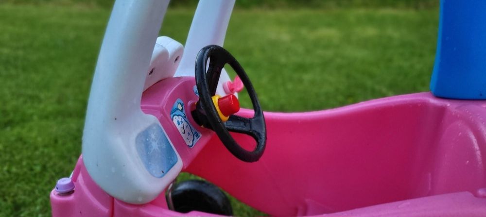 Samochodzik little tikes