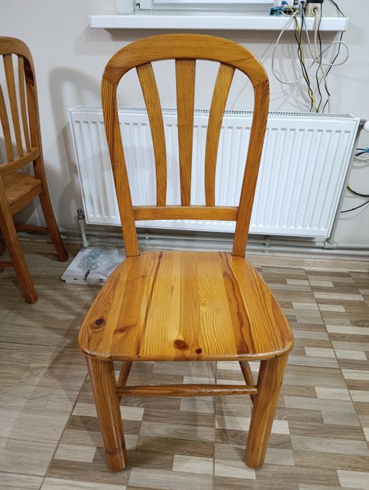 Дерев'яне крісло( обідній стілець)