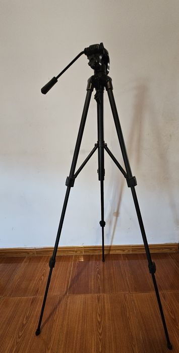 Vende-se Tripé SONY VCT-R640