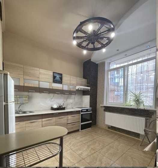 Продаж затишної 1к квартири з ремонтом у будинку від БК Стікон!