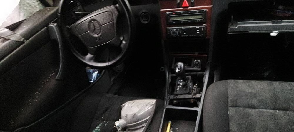 Продам мерседес на розборку 1.8 АКПП