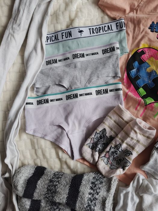 Zestaw t-shirt rajstopy bielizna dla dziewczynki 140 cm