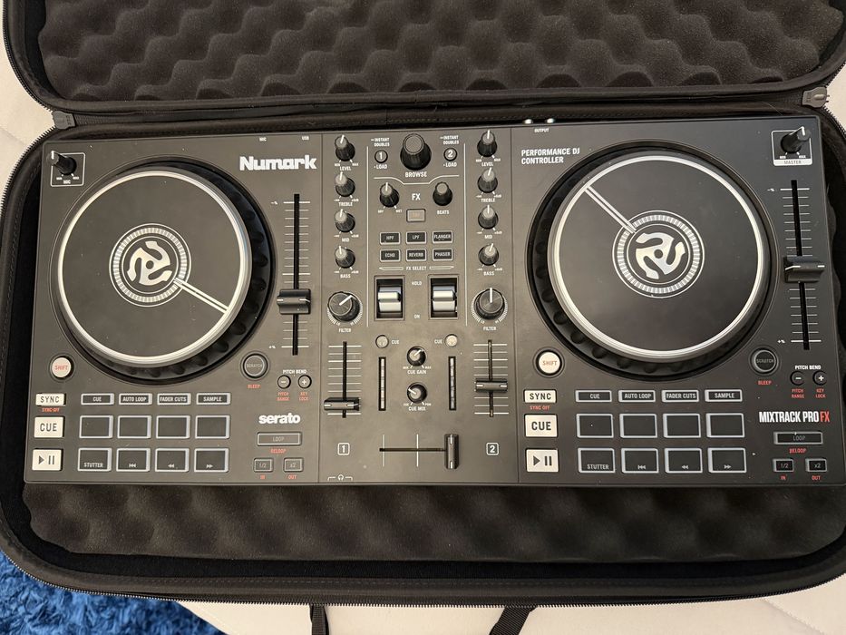 Controlador Mixtrack Pro FX DJ Numark + mala480268648763904001