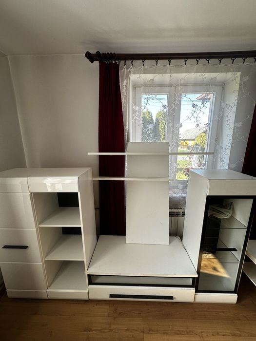 Mebloscianka biala z stolikiem ikea