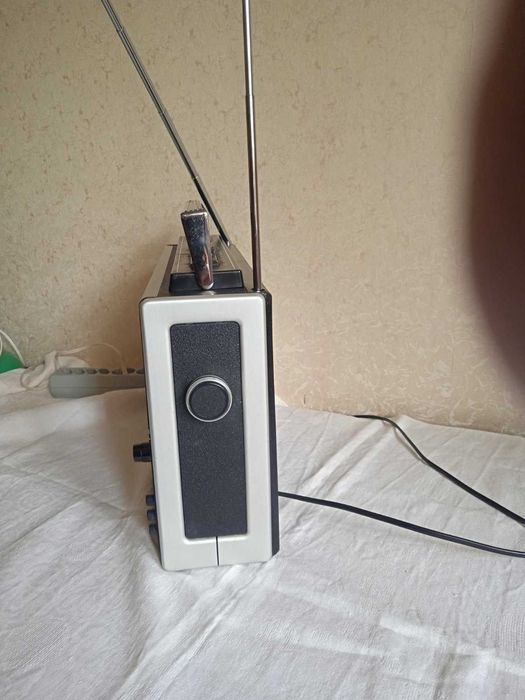 Радіоприймач Салют 001 з диапазоном ФМ