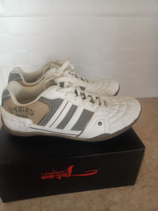 Кросівки чоловічі