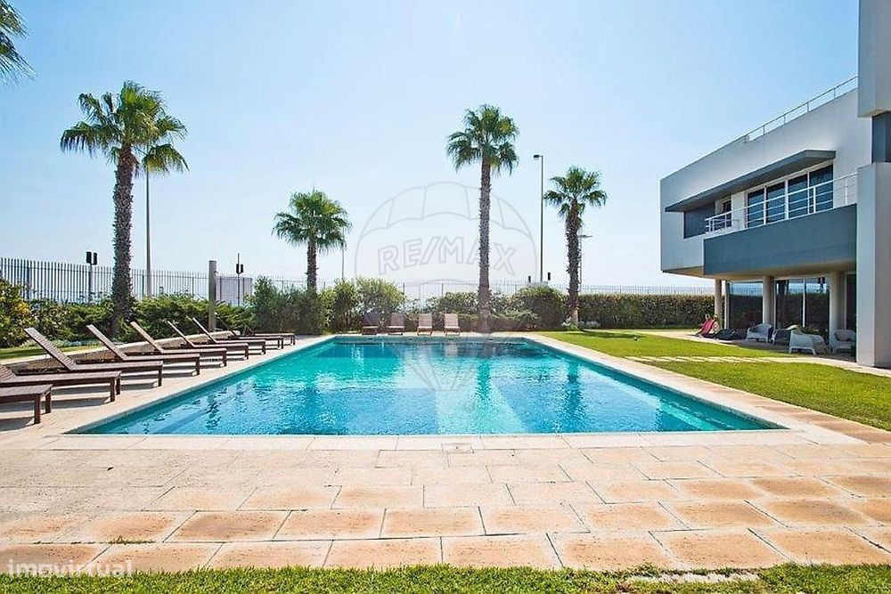 T4 Detached House for Sale