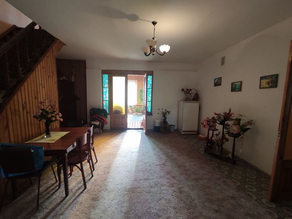 Продам великий будинок у затишному селі