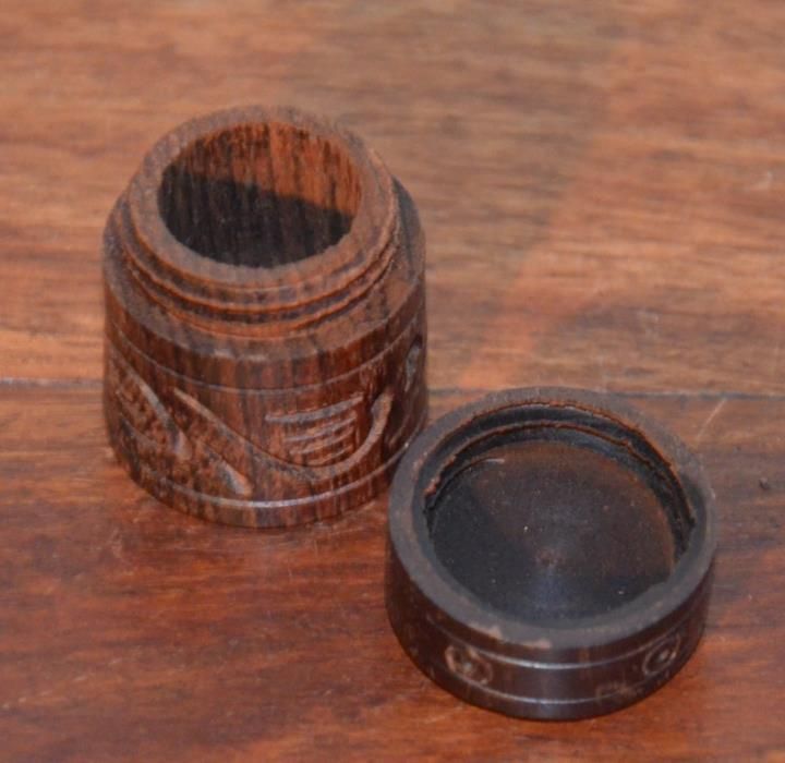 Par de Micro Caixas em Madeira Talhada