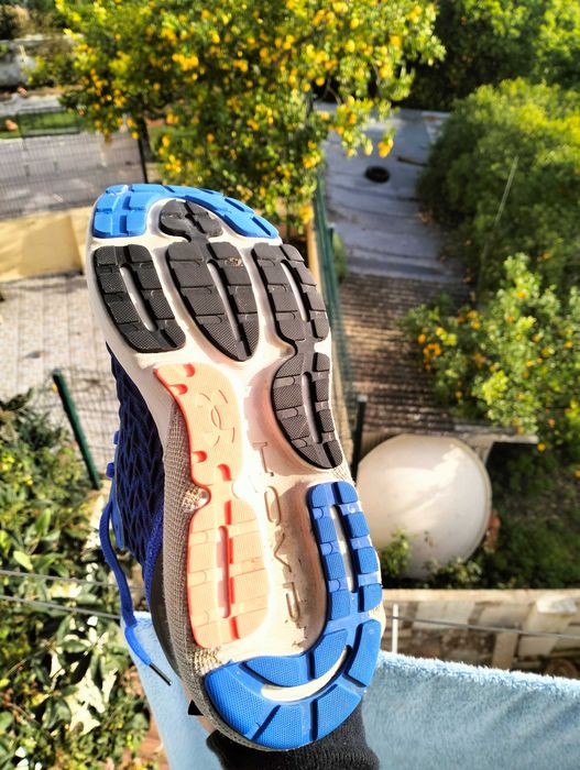 Tênis praticamente novos