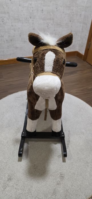Cavalo de balanço Criança