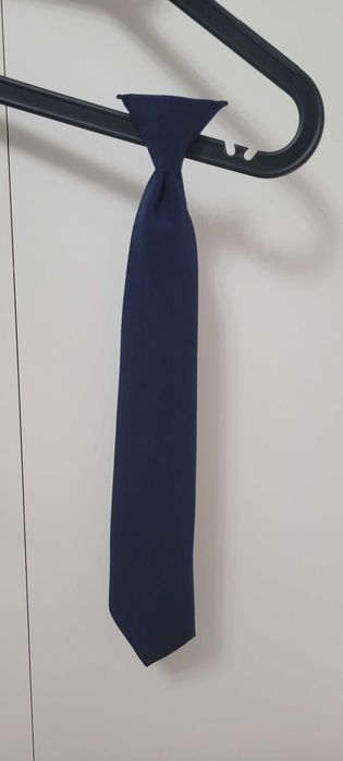 krawat przypinany granatowy